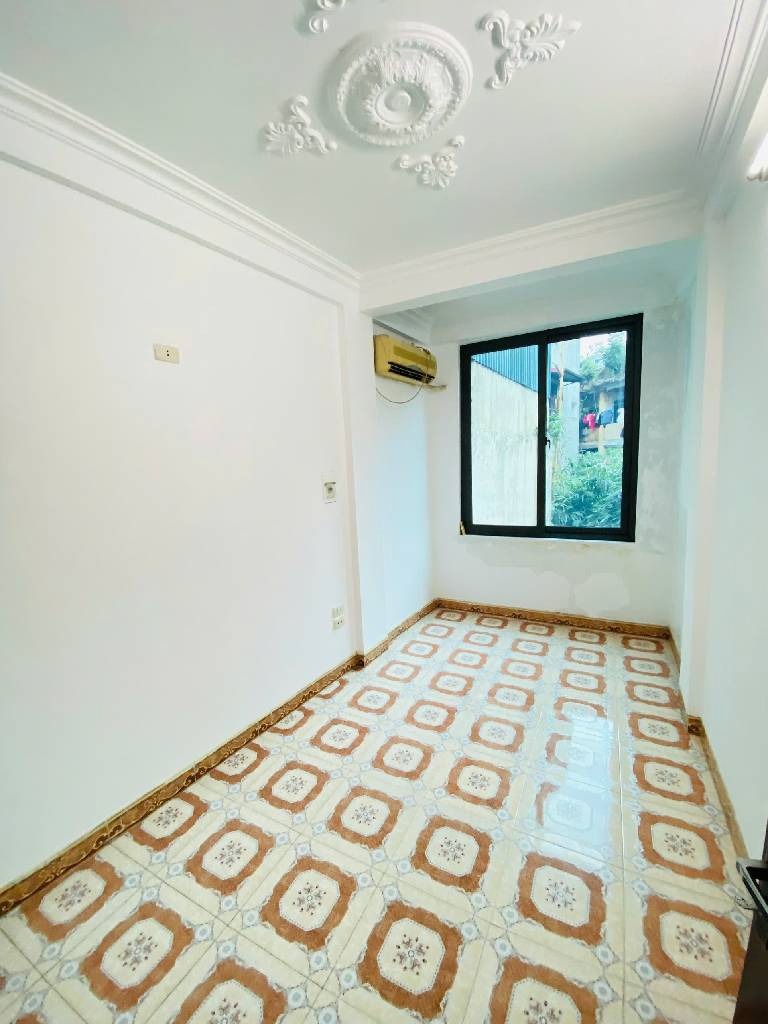 Bán nhà Đống Đa 4 tỷ - Tôn Đức Thắng - 5 Tầng - Ô Tô 15m
