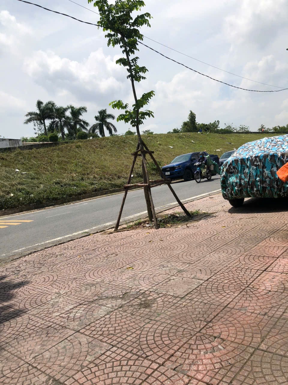 Cho thuê tầng hầm & tầng 1 tòa nhà 5 tầng, số 15 Bát Khối, Long Biên - Giá Tốt