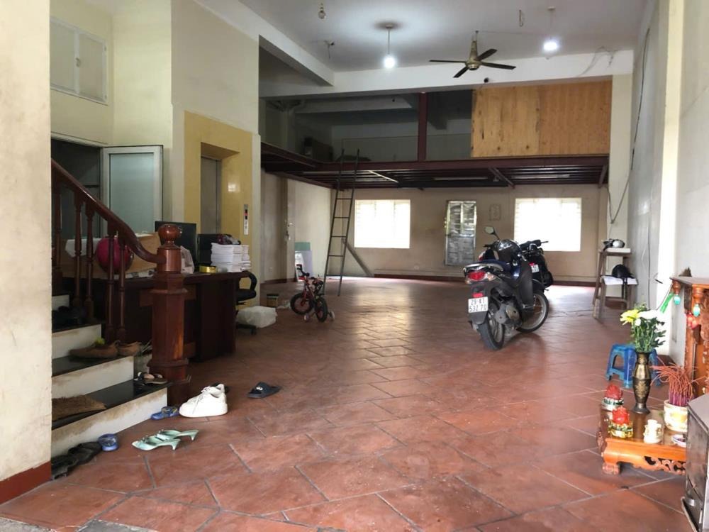 Cho thuê tầng hầm & tầng 1 tòa nhà 5 tầng, số 15 Bát Khối, Long Biên - Giá Tốt