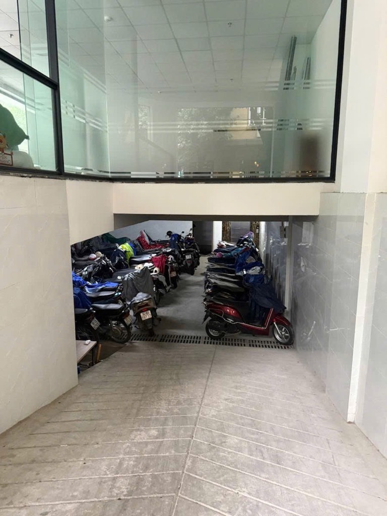 Bán Nhà Phố Dương Khuê - 180m2, 10 Tầng, Lô Góc 3 Mặt Tiền - Giá 93 Tỷ