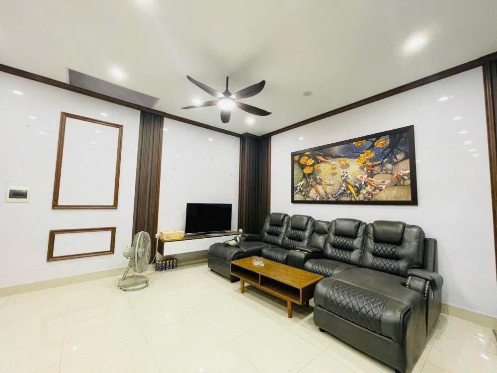 Bán nhà phố Vũ Ngọc Phan, Mặt Tiền 8m, Vị Trí Đắc Địa - Giá Nhỉnh 10 Tỷ