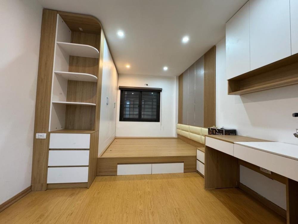 Bán nhà Nguyễn Khuyến 30m2, 5 Tầng, Giá 5 Tỷ - Vị Trí Vàng
