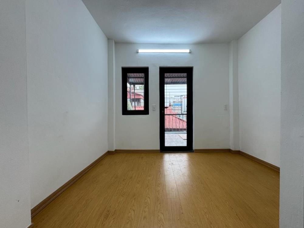 Bán nhà Nguyễn Khuyến 30m2, 5 Tầng, Giá 5 Tỷ - Vị Trí Vàng
