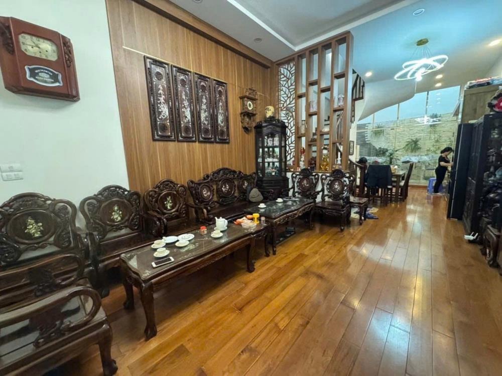 Bán nhà đội Cấn phân lô quân đội, ngõ ô tô, 66m², giá 18 tỷ
