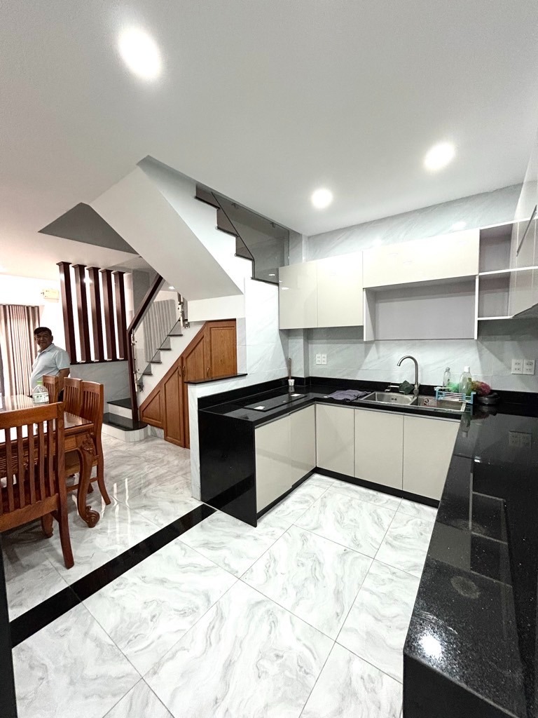 Bán Nhà HXH Quận 7 - 56.2m2 - 4PN - Giá 10.8 Tỷ - Vị Trí Đắc Địa