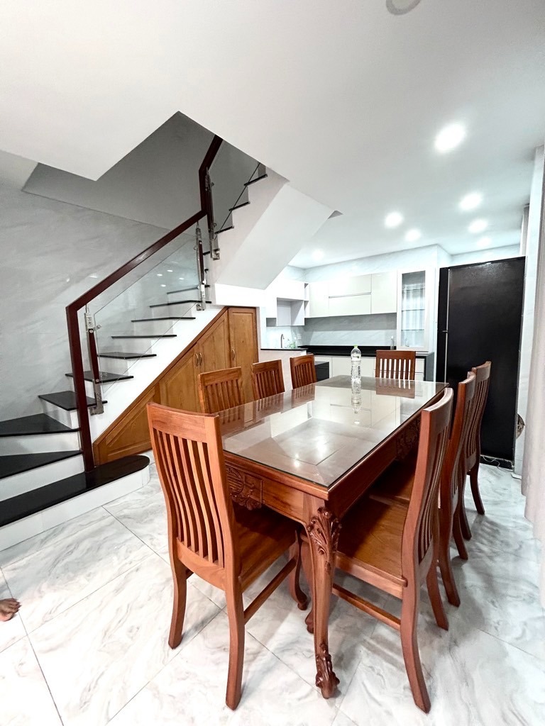 Bán Nhà HXH Quận 7 - 56.2m2 - 4PN - Giá 10.8 Tỷ - Vị Trí Đắc Địa