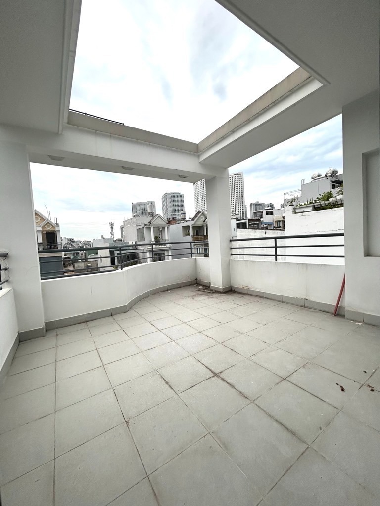 Bán Nhà HXH Quận 7 - 56.2m2 - 4PN - Giá 10.8 Tỷ - Vị Trí Đắc Địa
