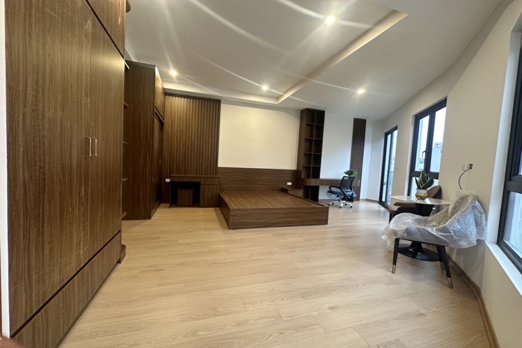 BÁN NHÀ ĐẸP NGỌC THUỴ - THANG MÁY- FULL NỘI THẤT- NHỈNH 10 TỶ(TL)