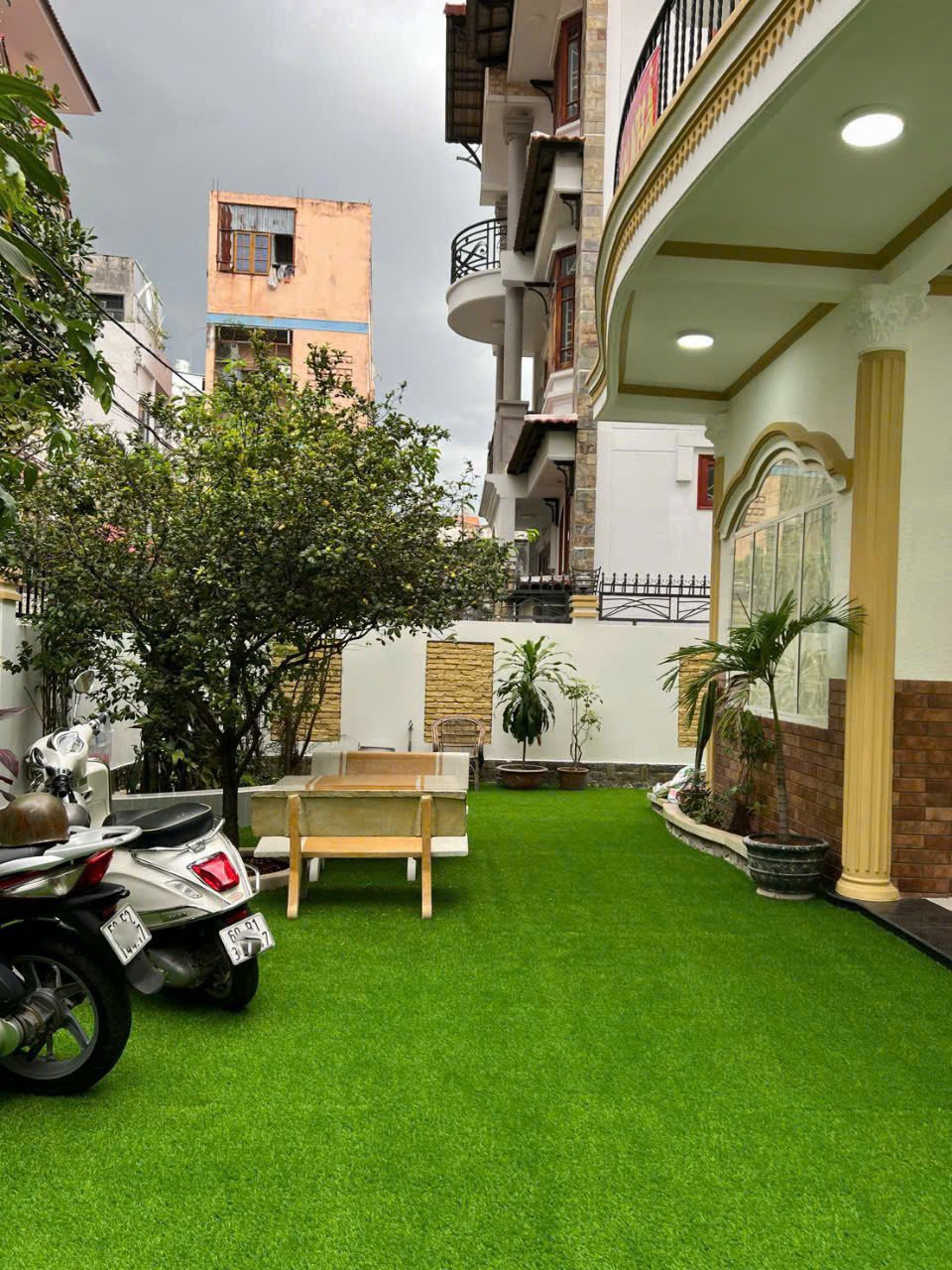 Biệt Thự 2 Tầng Tân Bình – HXH 325m2 – Vị Trí Đắc Địa