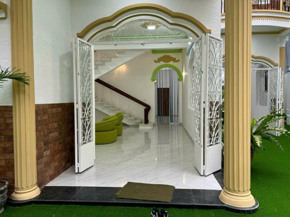 Biệt Thự 2 Tầng Tân Bình – HXH 325m2 – Vị Trí Đắc Địa