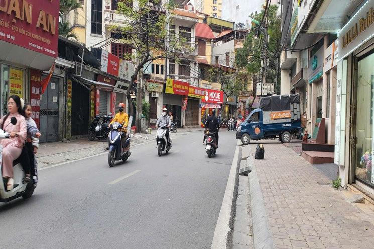 BÁN NHÀ CŨ MẶT PHỐ KINH DOANH S=140M2 PHỐ VƯƠNG THỪA VŨ – TÔ VĨNH DIỆN. GIÁ 45 TỶ