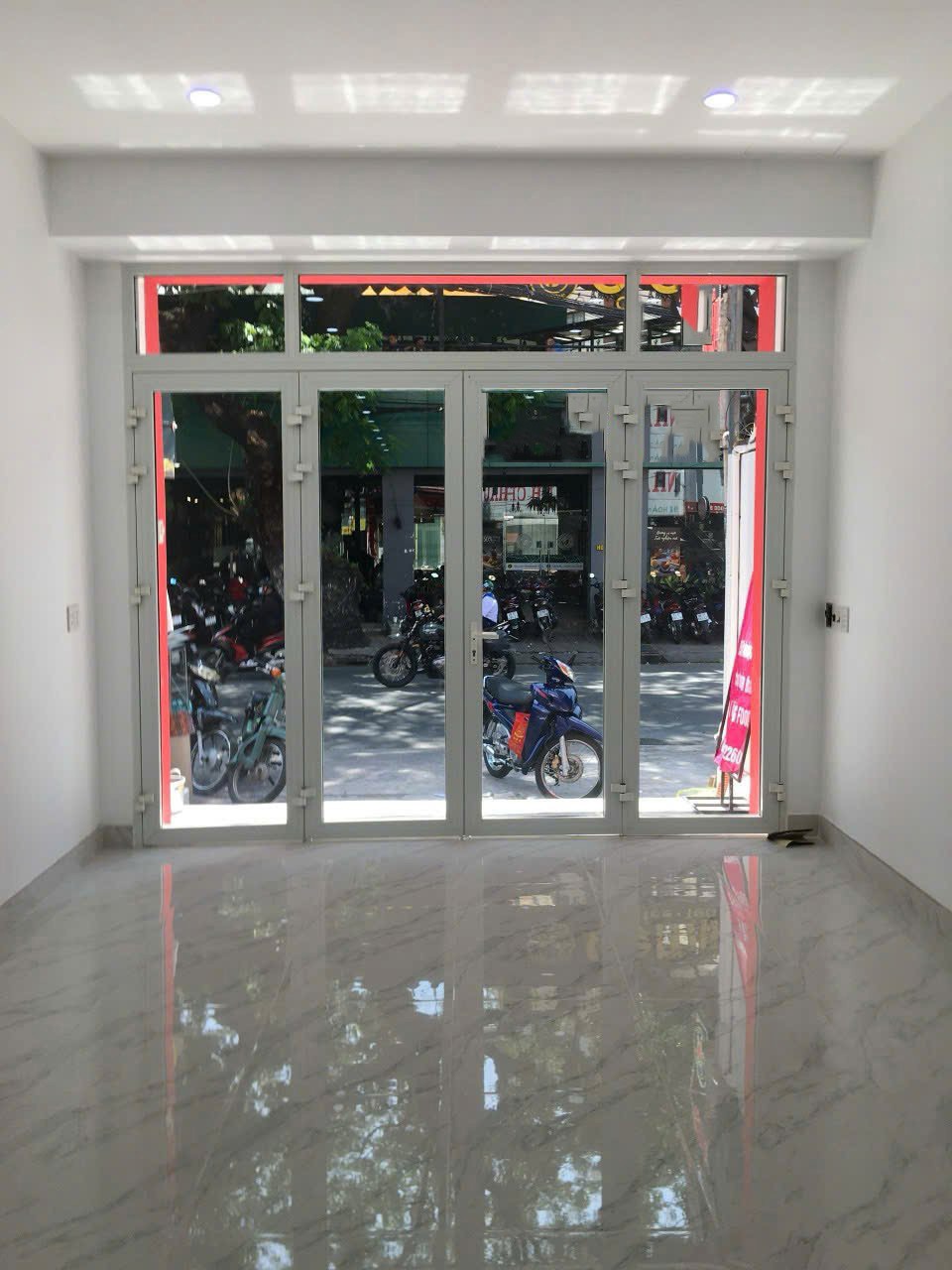 Nhà Mặt Tiền Hoàng Hoa Thám – 117m2, 4 Tầng, Đường 16m - Giá 28.3 tỷ
