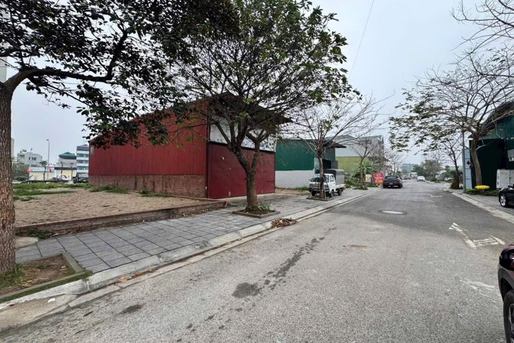  Giá Rẻ - Vị Trí Đẹp - Gia Chủ Cần Bán  Băng 2 Đường Lê Hữu Tựu - Liền Kề Kđt Nguyên Khê