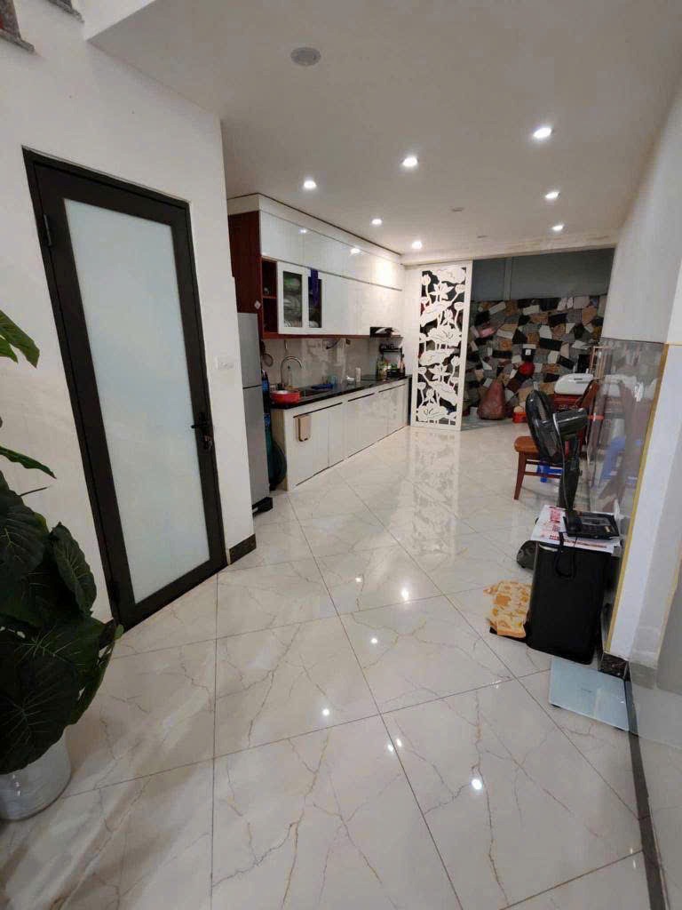 Bán nhà Khu Đền Lừ - 45m2, Giá 10.5 Tỷ - Ngõ Thông Thoáng, Kinh Doanh Tốt