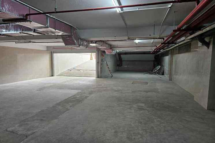 bán toà nhà văn phòng mặt phố Ngọc Thuỵ 240m x 8tầng, mặt tiền 9m, thông sàn kinh doanh