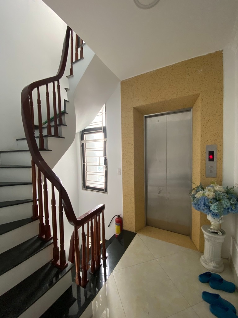 Bán nhà ngã tư Chợ Mơ - Bạch Mai: 32m², 5 tầng, thang máy, 13.95 tỷ