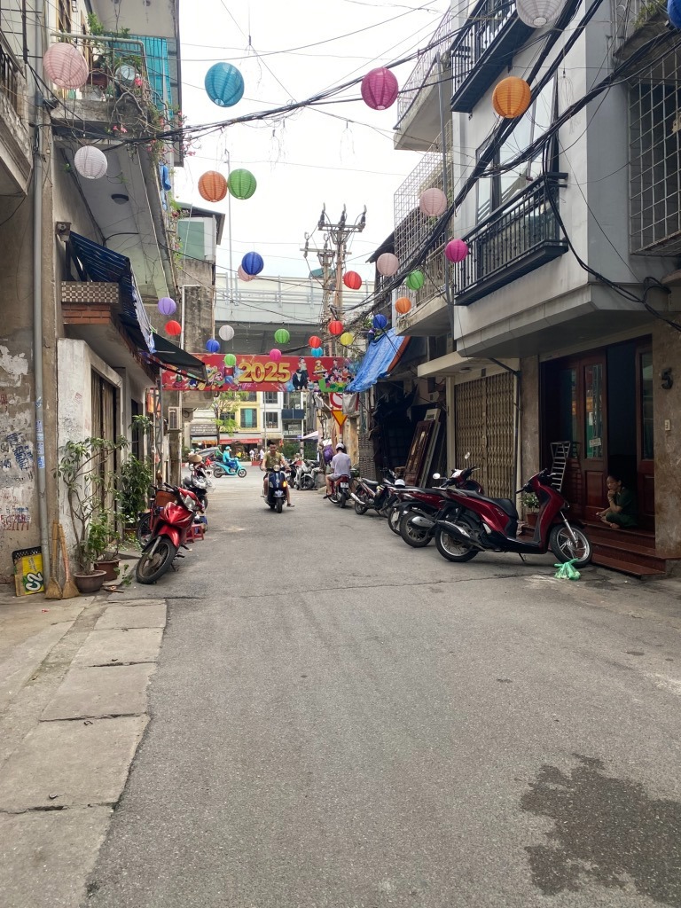 Bán nhà ngã tư Chợ Mơ - Bạch Mai: 32m², 5 tầng, thang máy, 13.95 tỷ