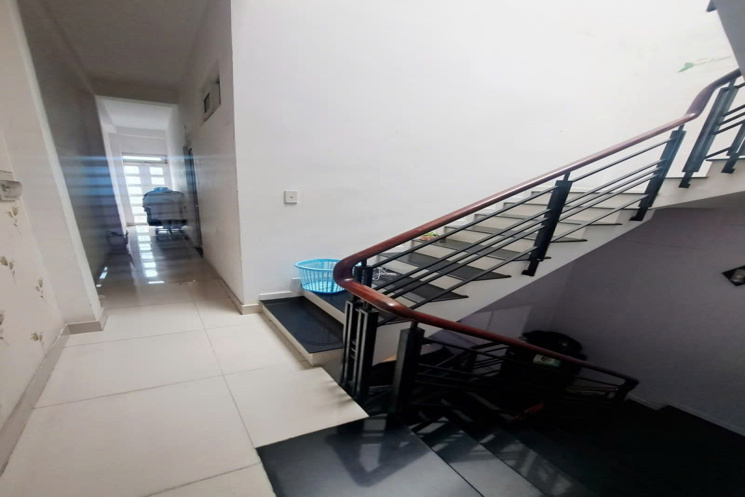 NGỘP BANK – HẺM 6M HƯƠNG LỘ 2 – Ô TÔ NGỦ TRONG NHÀ
, Nhà 3 tầng BTCT kiên cố, 3PN + 4WC + sân thượng