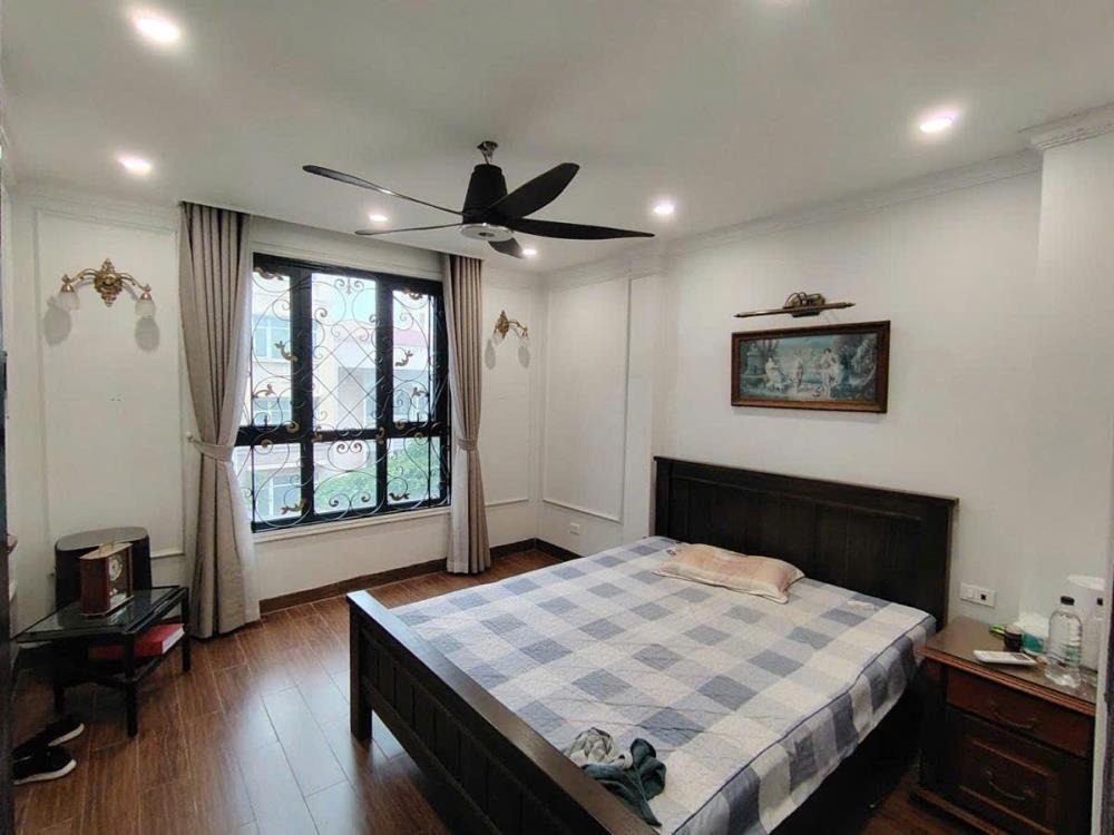 Bán nhà mặt phố Tôn Đức Thắng 38m2, 5 Tầng, Mặt Tiền 3.5m - Vị Trí Đắc Địa