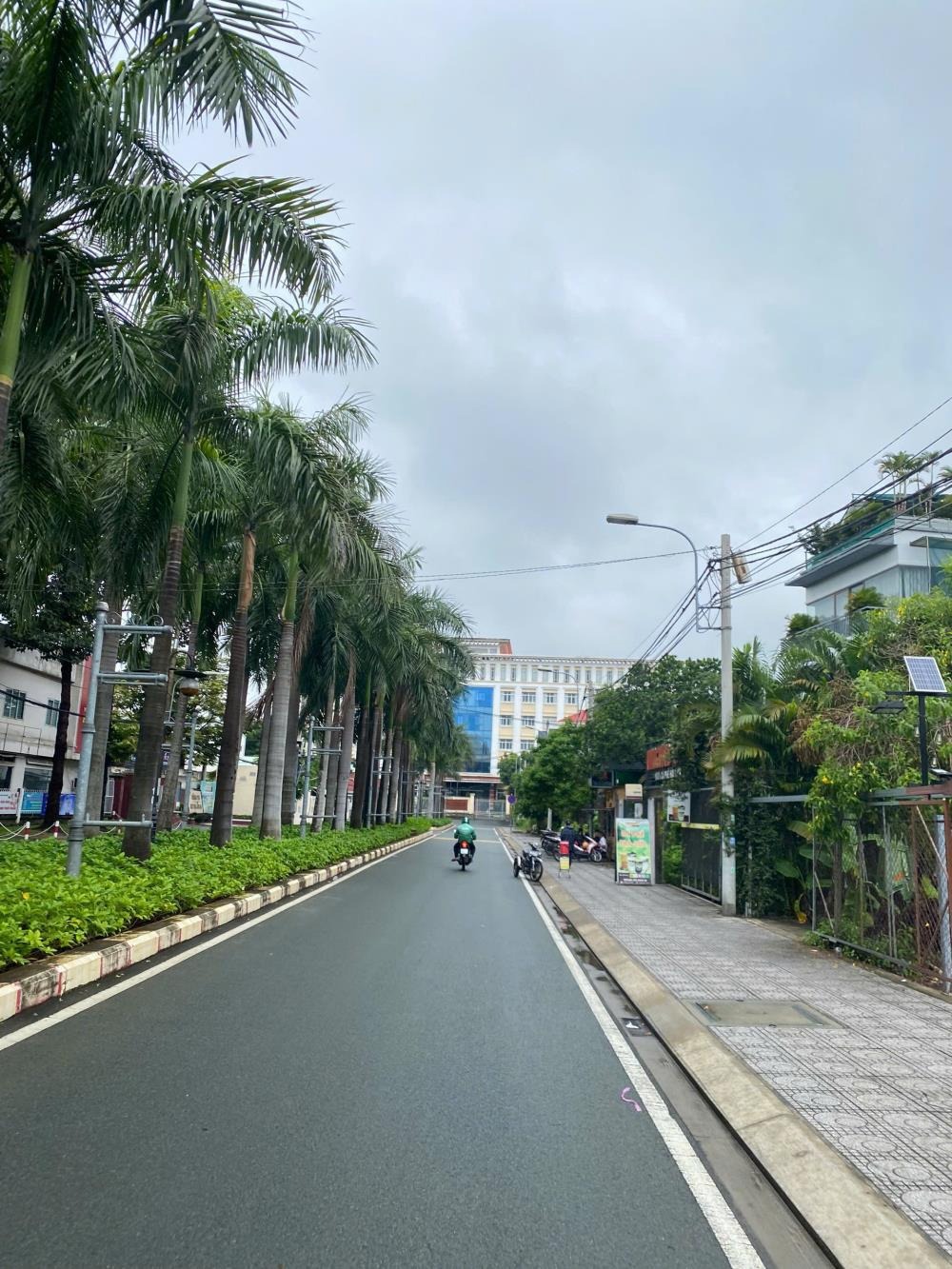 Nhà 3 Tầng Quận 9 - Vị Trí Vàng, Đường 8m, Gần Xa Lộ Hà Nội