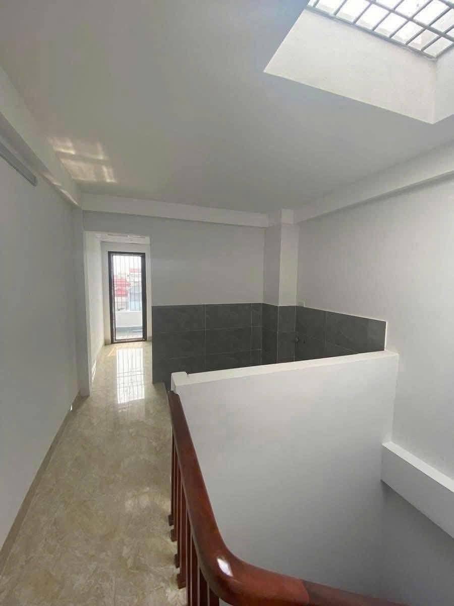Nhà Kim Chung 31m² 5 Tầng, 10m Ô Tô, Giá 4.7 Tỷ - Vị Trí Đắc Địa