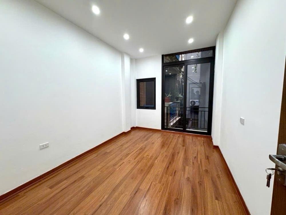 Bán Gấp Nhà Phố Pháo Đài Láng - 45m2, 4 Tầng, Giá 8 Tỷ - Vị Trí Đắc Địa
