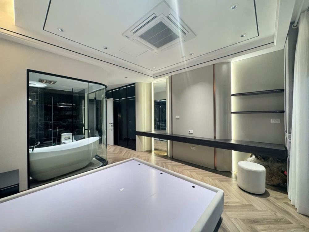 Bán nhà Cổ Linh, Long Biên 7 tầng, 52m², MT 4.7m - Giá 16 tỷ (Ô tô tránh)