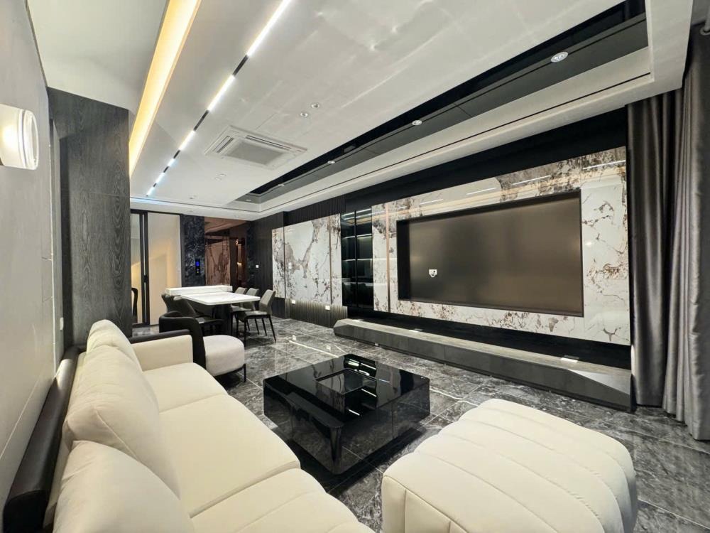 Bán nhà Cổ Linh, Long Biên 7 tầng, 52m², MT 4.7m - Giá 16 tỷ (Ô tô tránh)