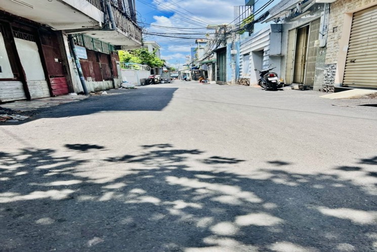 Bán nhà mặt phố Phường Phước Long (Hiệp Phú, Q.9 cũ) ngang 6m, DT 95m2, 1 trệt, 2PN. Sổ hồng, giá