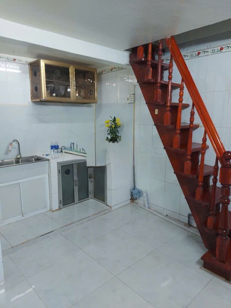 🏠 Nhà hẻm Nguyễn Trãi, Quận 1 - Cho Thuê Giá Tốt, Gần Chợ Bến Thành