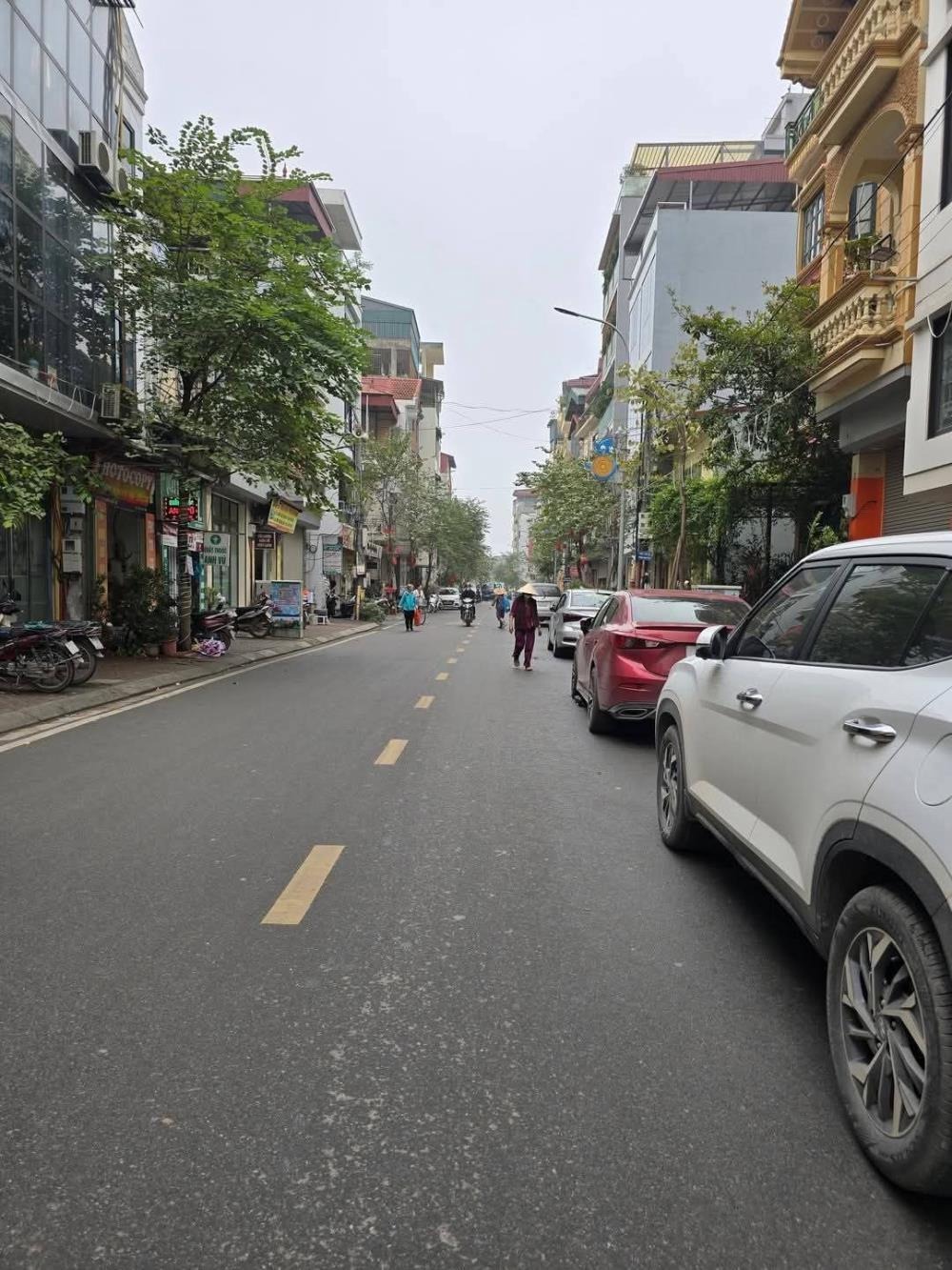 Cho Thuê Nhà Nguyên Căn Mặt Phố Cầu Giấy, Hà Nội - 200 Triệu/Tháng