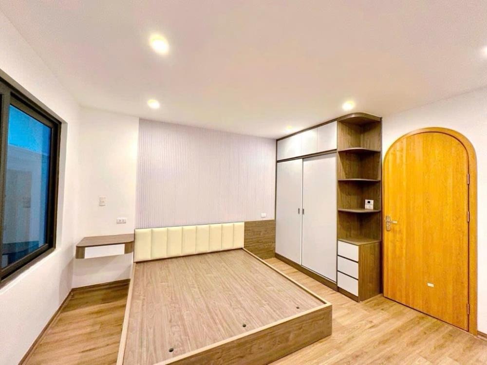 Nhà Mới Xây 7 Tầng, Thang Máy, Ngã Tư Sở - Vị Trí Đắc Địa, Tiện Ích Vượt Trội
