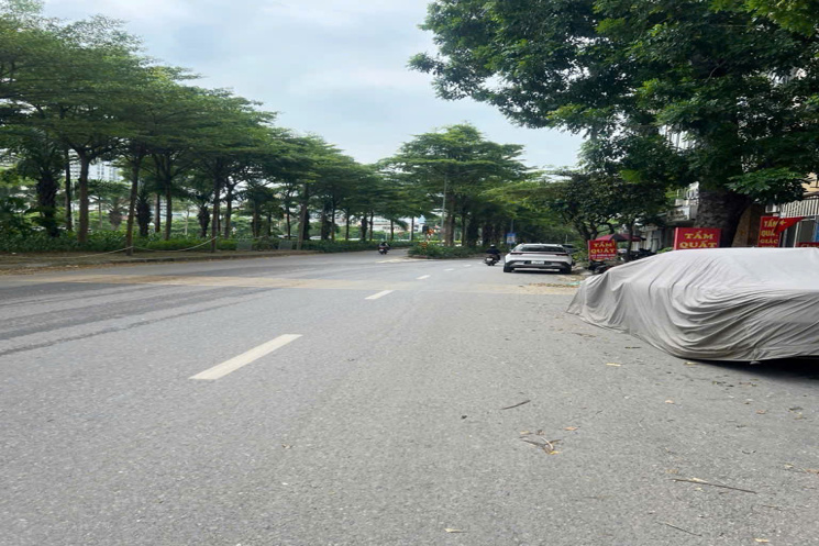 Hót Đất đường Bưởi, 31m,  tặng nhà 2 tầng, Tây hồ view thoáng, oto đỗ cửa, hiếm
