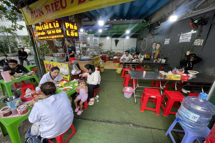 Quận Thủ Đức , Nhanh Còn ! Sang Quán Phá Lấu – Bún Bò – Bún Riêu , Lượng Khách Đông, Tel :