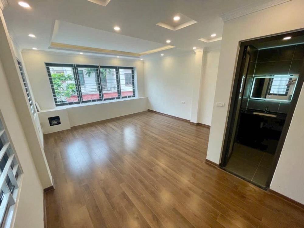 Bán nhà mới xây Long Biên - 6 tầng, thang máy, giá rẻ nhất phân khúc
