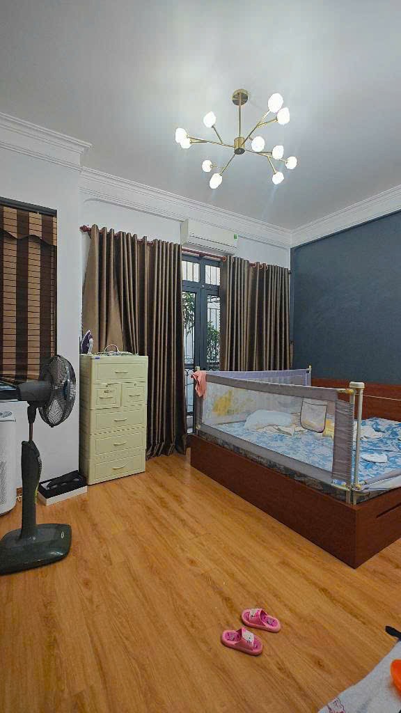 Bán nhà Hoàng Mai - 61m2, Ô Tô Vào Nhà, Kinh Doanh, Giá Tốt