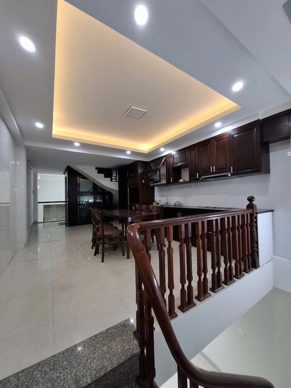 Mặt Phố Hoàng Công - Kinh Doanh Sầm Uất - Thang Máy - 56m2 - 18 Tỷ