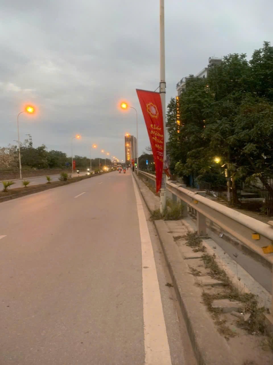 Bán Đất Mặt Đường An Dương Vương - Tây Hồ - Giá Tốt - 100 Tỷ