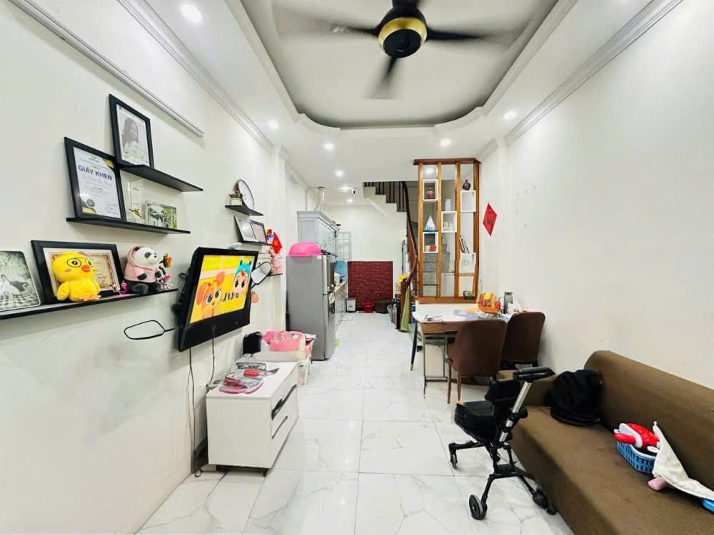 Bán Nhà Võ Chí Công, Cầu Giấy - 30m² - 5 Tầng - Full Nội Thất - Giá 7.5 tỷ