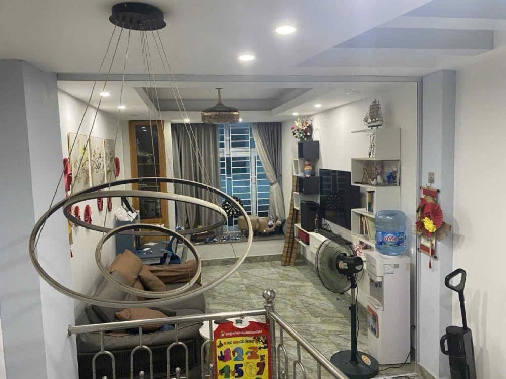 Bán Nhà Cầu Giấy Lô Góc - Mặt Tiền Rộng 4m - Giá Tốt