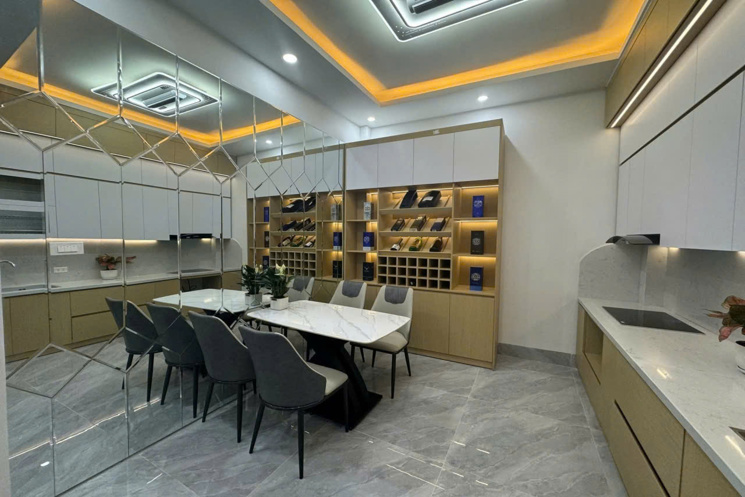 HOA HẬU THANH XUÂN - GARA 7 CHỖ - 10 MÉT RA HỒ - FULL NỘI THẤT VIP
