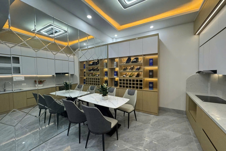 HOA HẬU THANH XUÂN - GARA 7 CHỖ - 10 MÉT RA HỒ - FULL NỘI THẤT VIP
