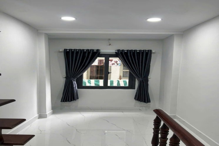 Nhà Nở hậu 3 tầng Đường 3m 8.5m2 – CMT8 Quận 3
