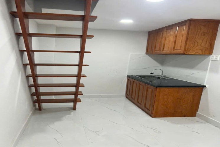 Nhà Nở hậu 3 tầng Đường 3m 8.5m2 – CMT8 Quận 3