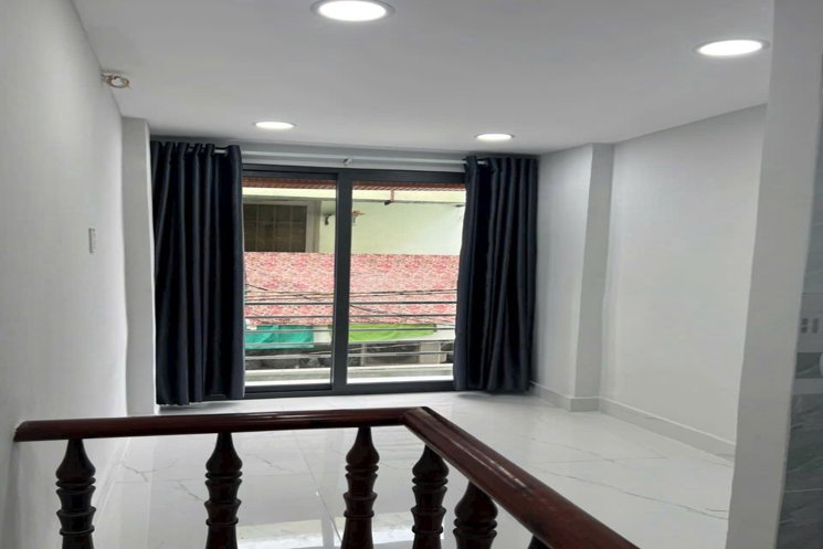 Nhà Nở hậu 3 tầng Đường 3m 8.5m2 – CMT8 Quận 3
