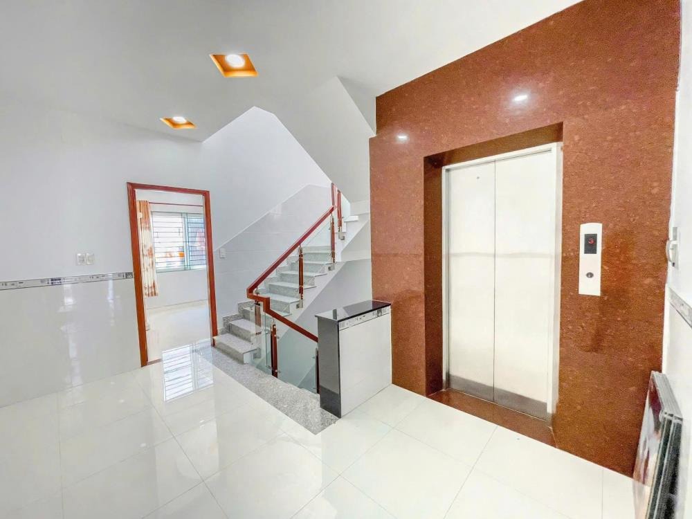 Siêu phẩm Mặt Tiền Hà Huy Giáp, Quận 12: 5 Lầu Sang Trọng - Kinh Doanh Đa Ngành