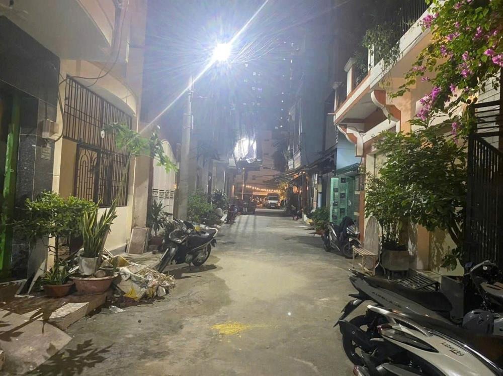 Nhà Nguyễn Sơn - 84m2 - 4PN - 7.95 Tỷ TL - Cơ Hội Vàng Đầu Tư