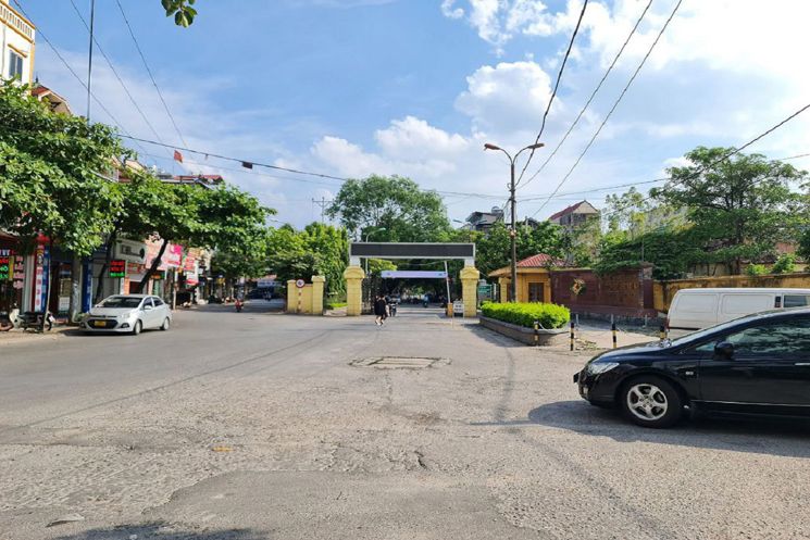 Bán đất Trâu Quỳ, Gia Lâm, 56m2 ô tô, 2 nhà ra trục chính cổng học viện. Lh 0989894845
