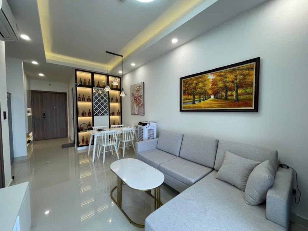 Căn Hộ 2PN, 60m², 2.1 Tỷ - Full Nội Thất, Sổ Sẵn - View Hồ Bơi