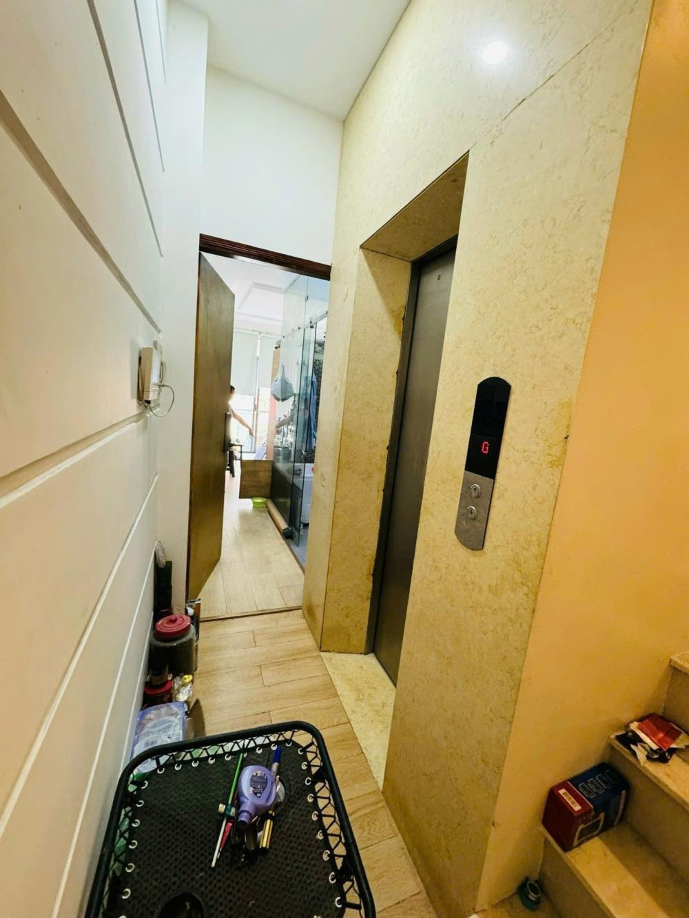 Bán Nhà Quận 3 - 5 Tầng, Thang Máy, Giá 8.9 Tỷ - Vị Trí CMT8